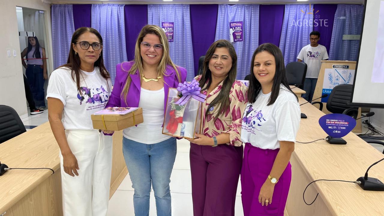 PRESIDENTE DA CÂMARA MUNICIPAL DE SANTO ANTÔNIO, MARIZETHE COSTA, PROMOVE PALESTRA SOBRE VIOLÊNCIA CONTRA MULHERES