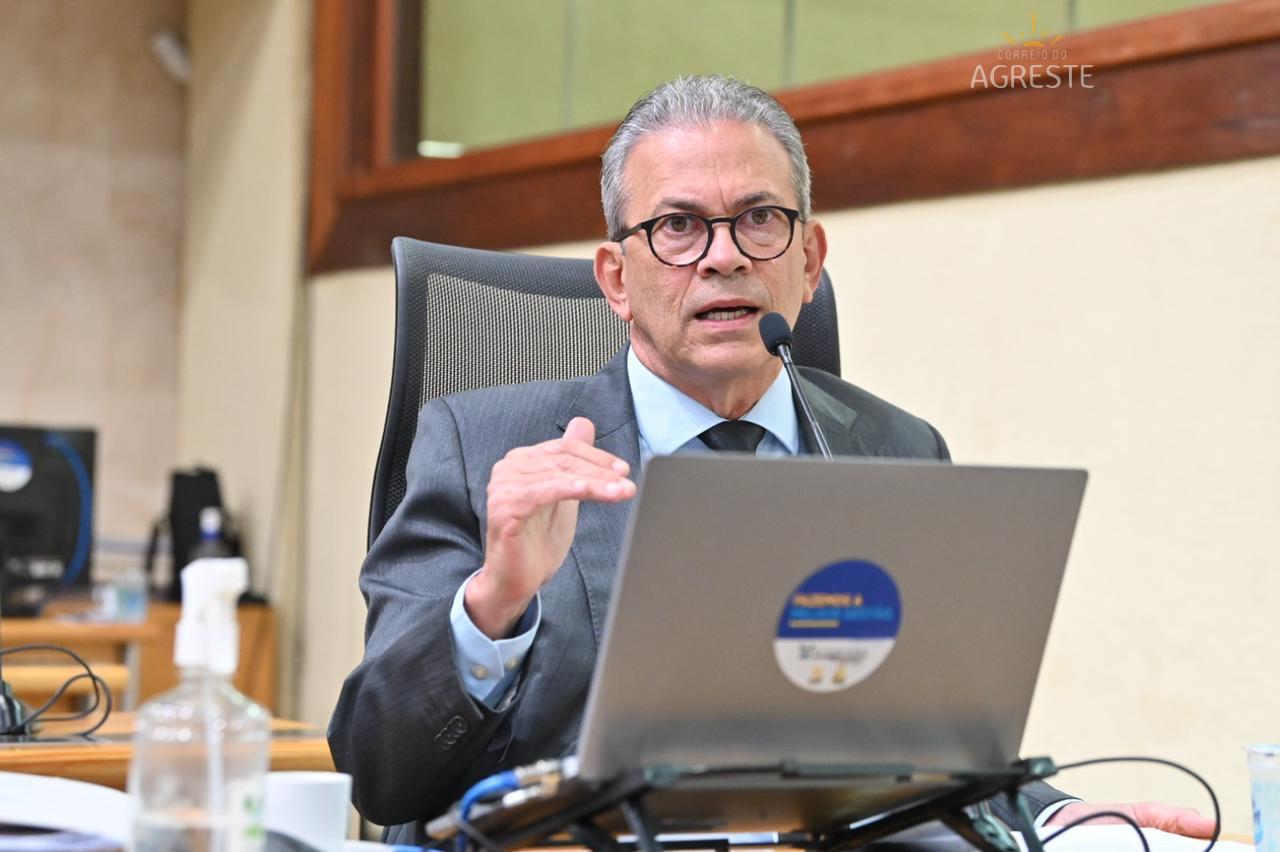 DEPUTADO HERMANO MORAIS ADOTA NOVA ESTRATÉGIA DIGITAL E SURPREENDE SEGUIDORES