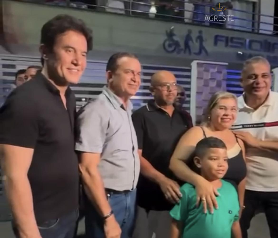 Deputado Robinson Faria e prefeito Leandro Varela inauguram o primeiro asfalto da história de Piquiri após 40 anos de espera
