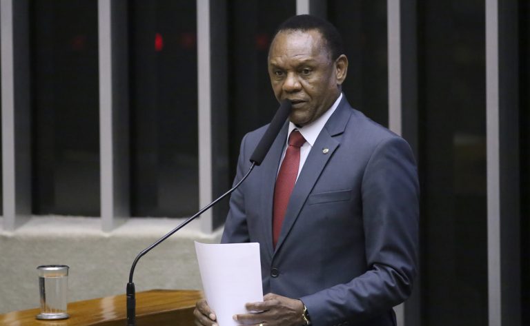 Comissão aprova isenção de impostos em inscrições de atletas profissionais para torneios no exterior