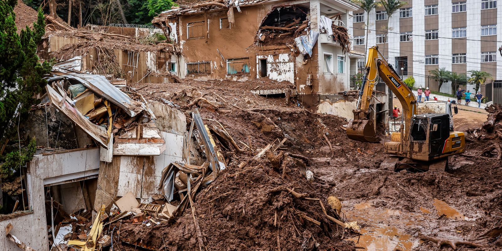 Sobe para 72 o número de mortos nas chuvas em Minas Gerais