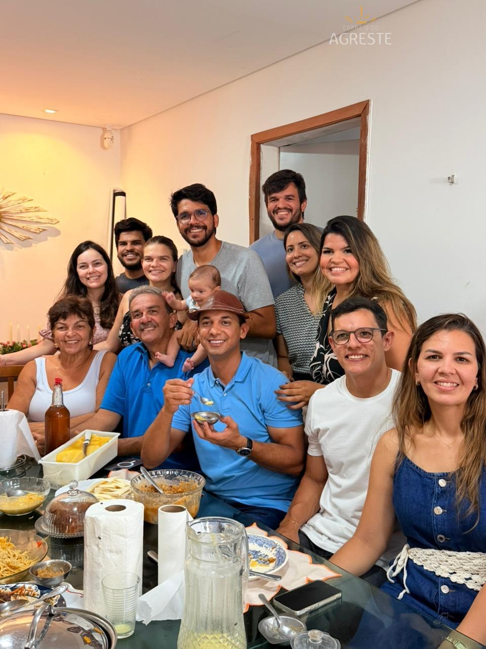 Em Carnaúba dos Dantas, Allyson Bezerra prestigia a 48ª Paixão de Cristo e é abraçado no Seridó