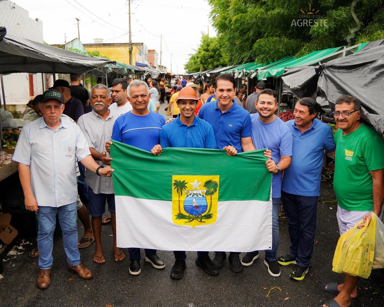 Na feira de Monte Alegre, população vai às ruas receber Allyson Bezerra