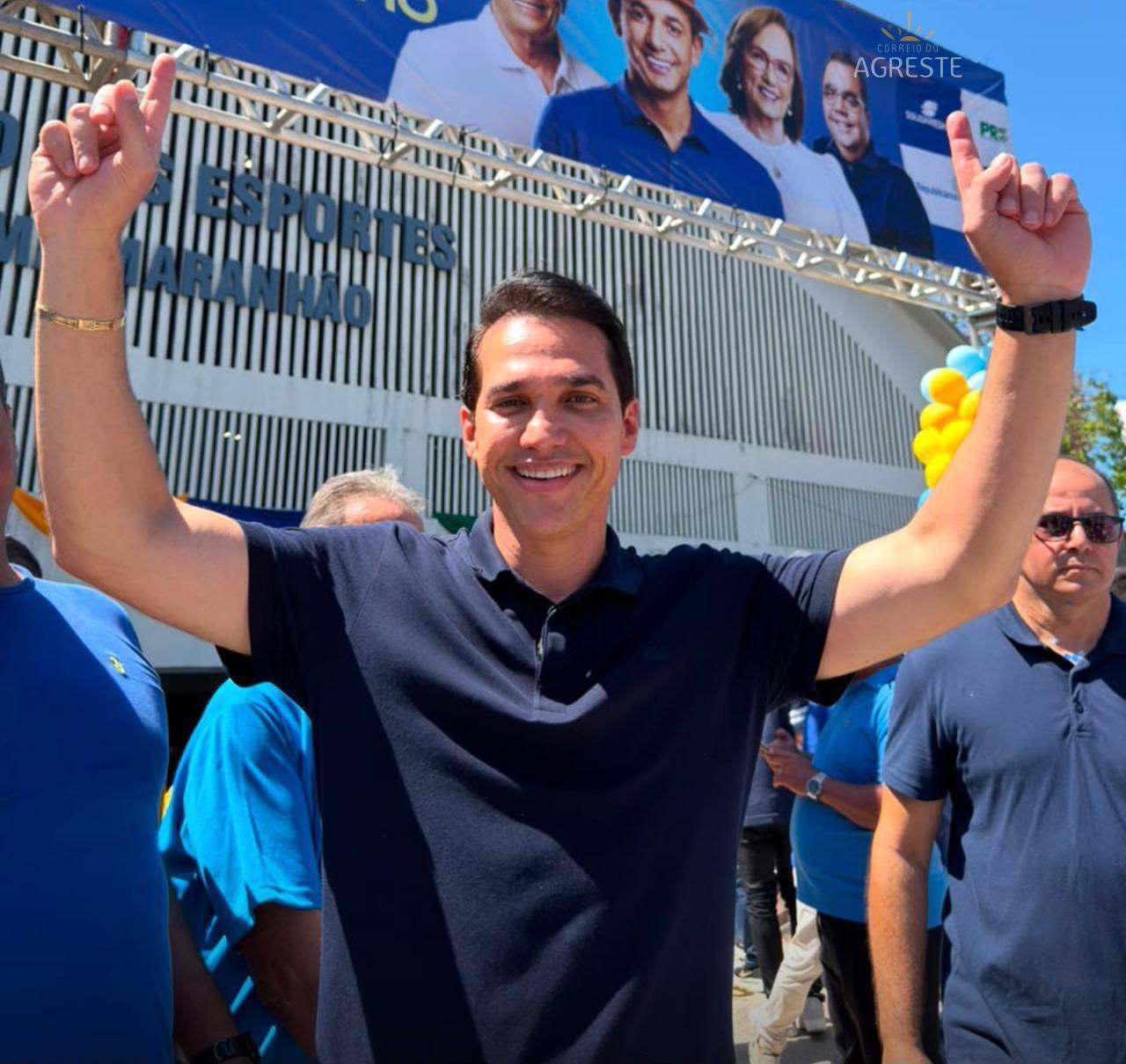 Kleber Rodrigues inicia campanha com adesivaço em cidades do RN