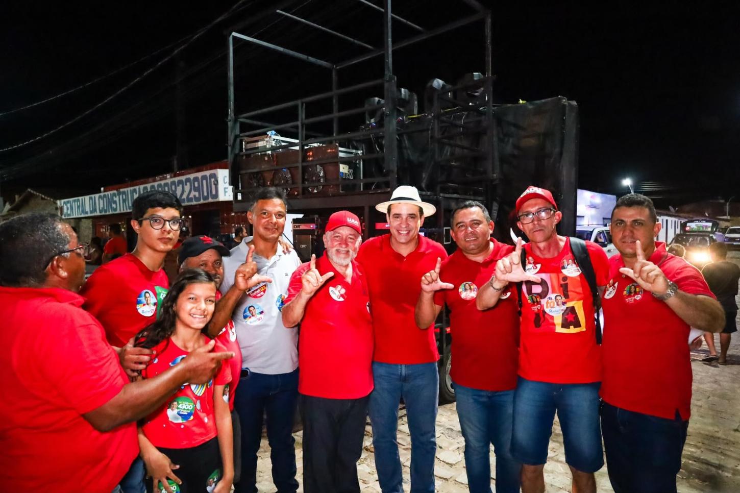 Cadu de Lula é recebido com festa nas ruas de Caiçara do Rio do Vento
