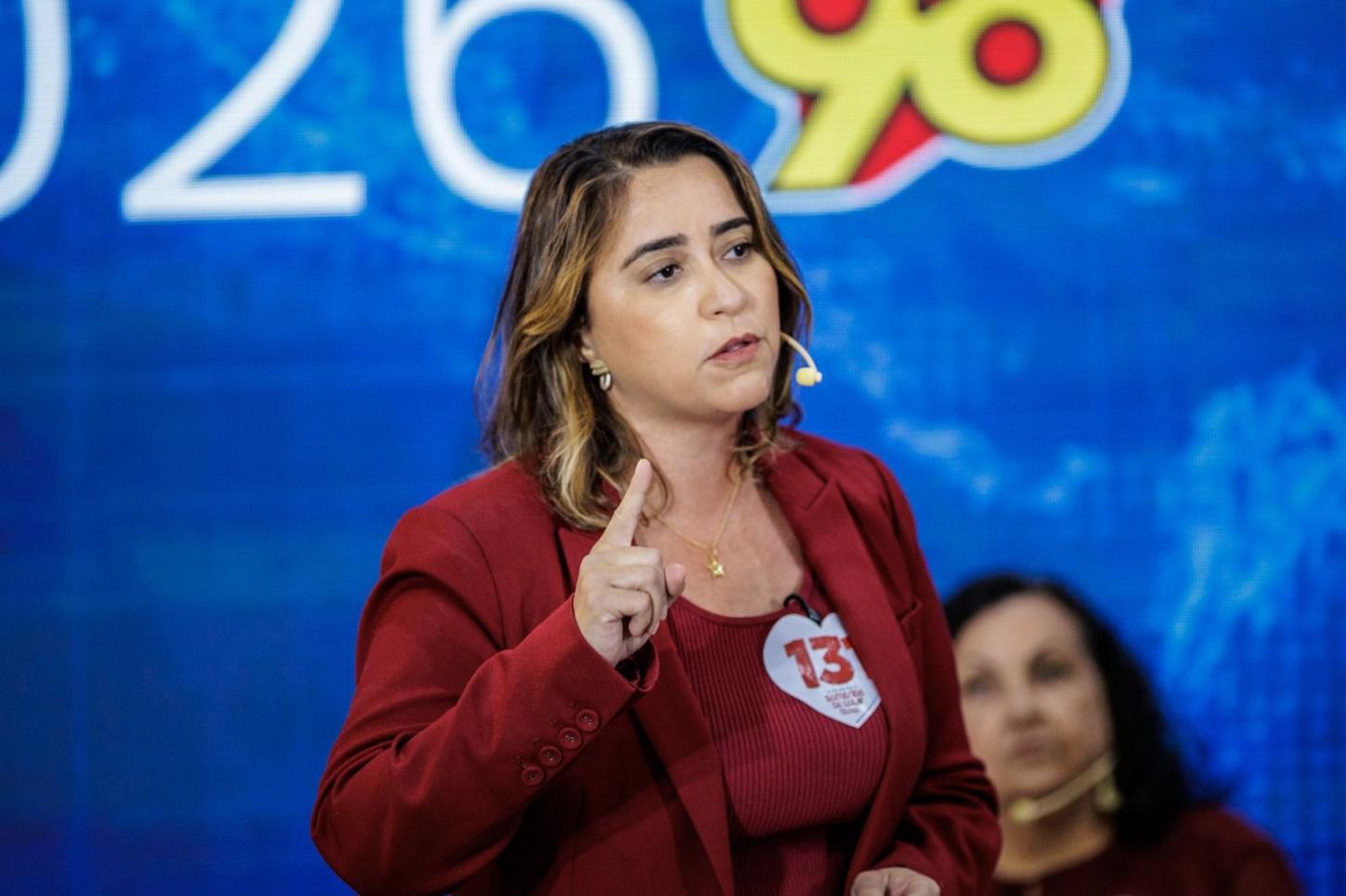 DEBATE 98 FM: Samanda enfrenta candidato da extrema direita e chama grupo de “turma da contradição e do atraso” e defende legado de Fátima