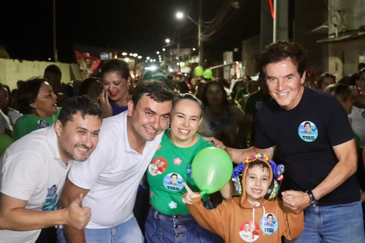 Lajes abraça Robinson Faria em uma das maiores manifestações políticas já vistas na cidade, ao lado do prefeito Felipe Menezes