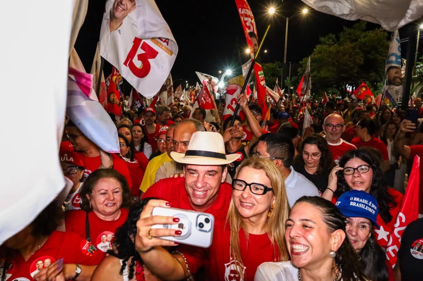 Cadu de Lula encerra campanha do primeiro turno com multidão em Natal