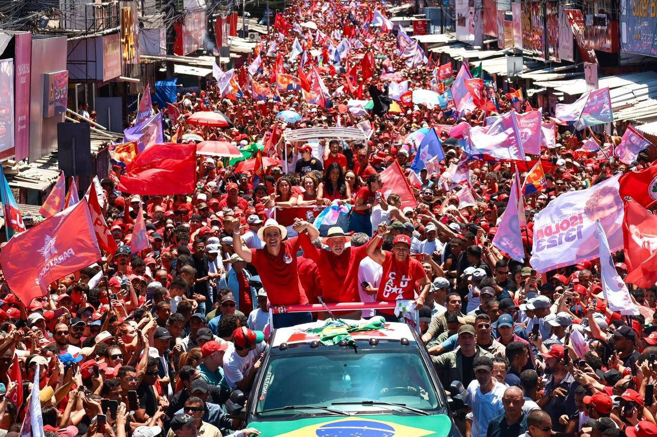 Lula e Cadu reúnem mais de 100 mil pessoas em passeata histórica em Natal