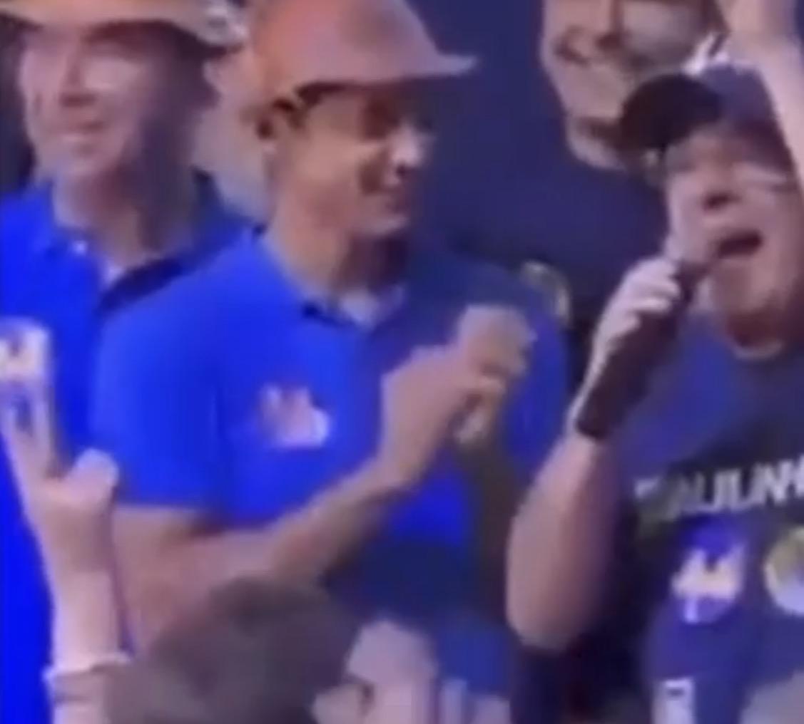 MÁSCARA CAIU: Em ato político, Allyson Bezerra sorri, aplaude discurso bolsonarista e escancara aliança com o 22