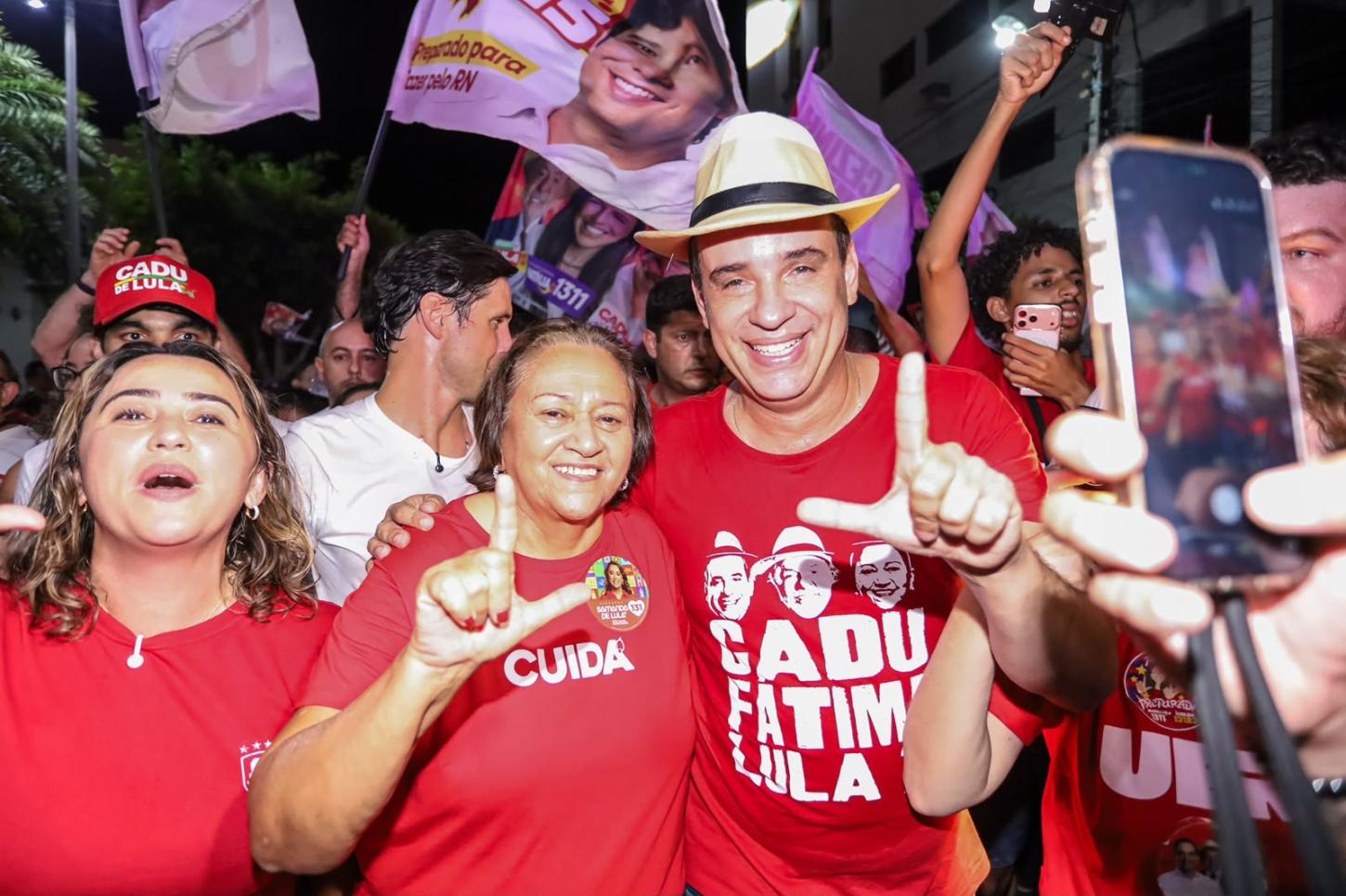 Multidão acompanha Cadu de Lula em caminhada histórica nas ruas de Caicó
