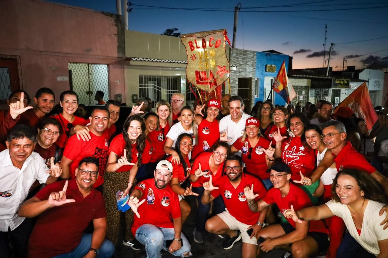 Ouvindo e olhando no olho do povo, Cadu de Lula lidera grande caminhada nas Quintas e mobiliza a Zona Oeste de Natal