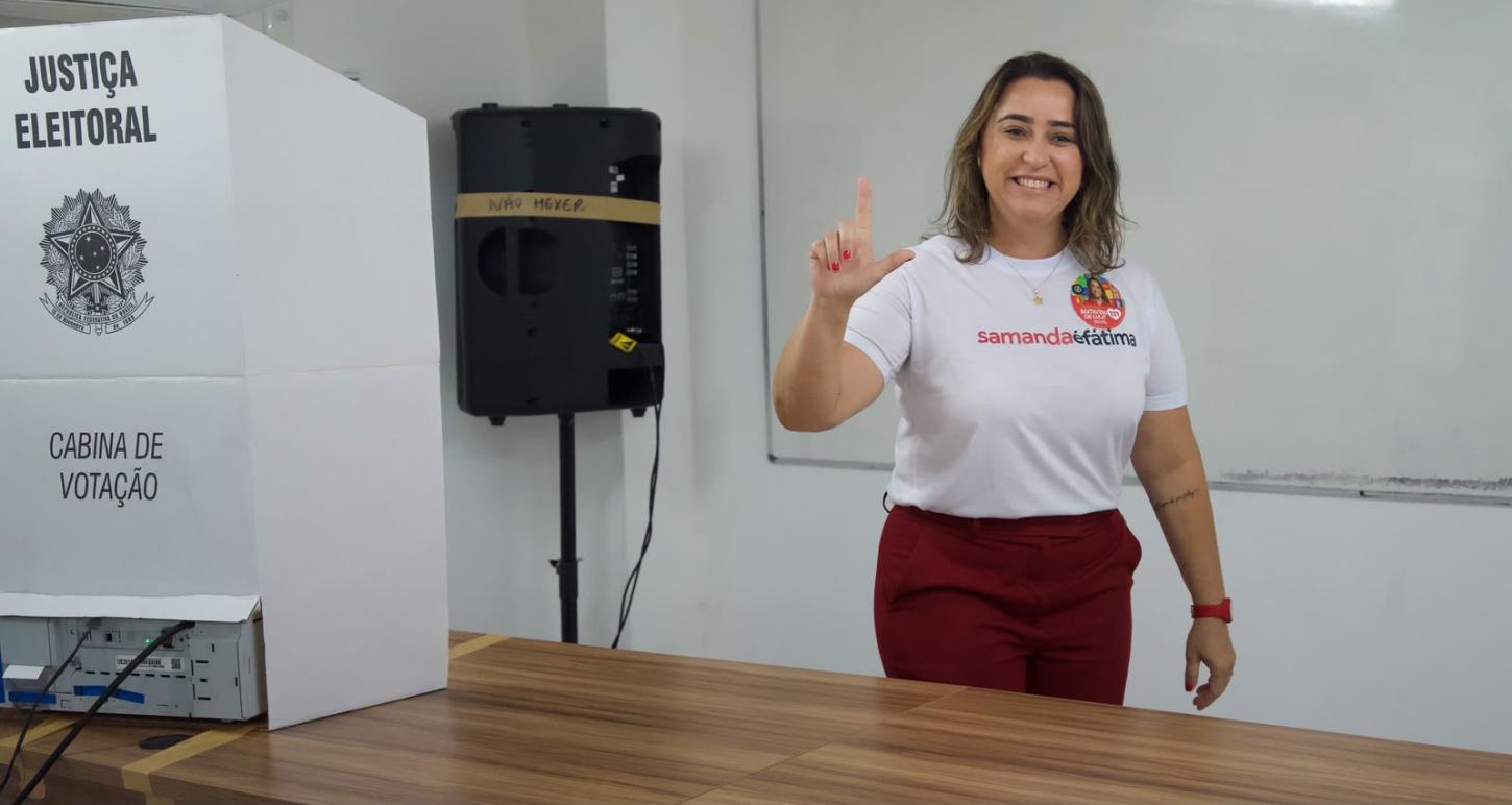 Samanda de Lula vota em Natal acompanhada da governadora Fátima Bezerra