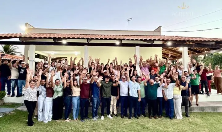 Prefeito, vice-prefeito, ex-prefeito, vereadores e secretários selam apoio a Rafael Motta em Brejinho