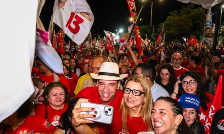 Cadu de Lula encerra campanha do primeiro turno com multidão em Natal