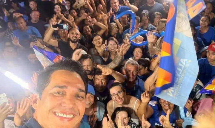 Kleber arrasta multidão na Olímpio Maciel e participa da maior passeata da história de Macaíba