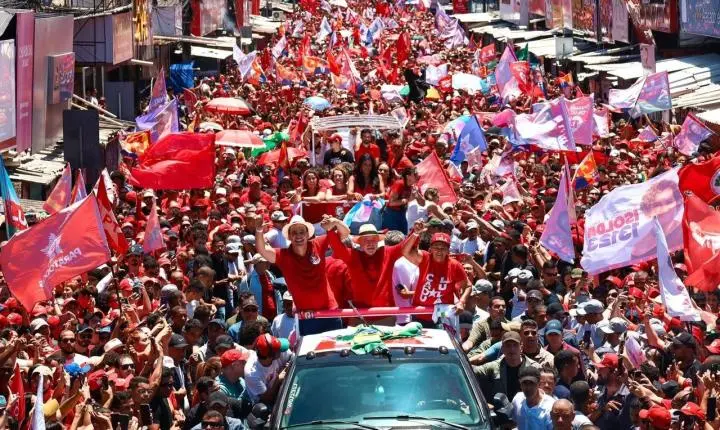 Lula e Cadu reúnem mais de 100 mil pessoas em passeata histórica em Natal