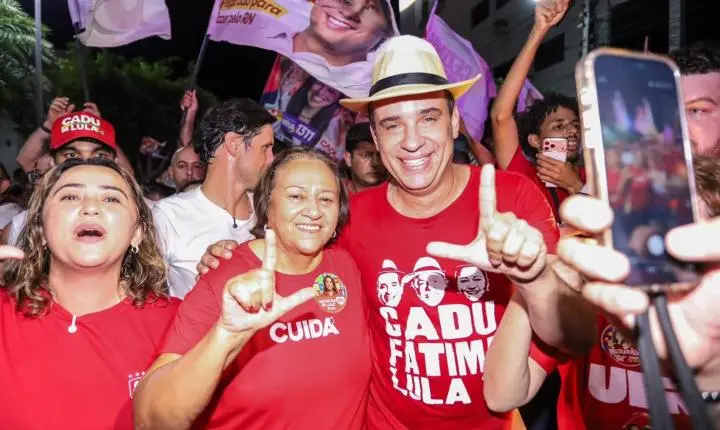 Multidão acompanha Cadu de Lula em caminhada histórica nas ruas de Caicó