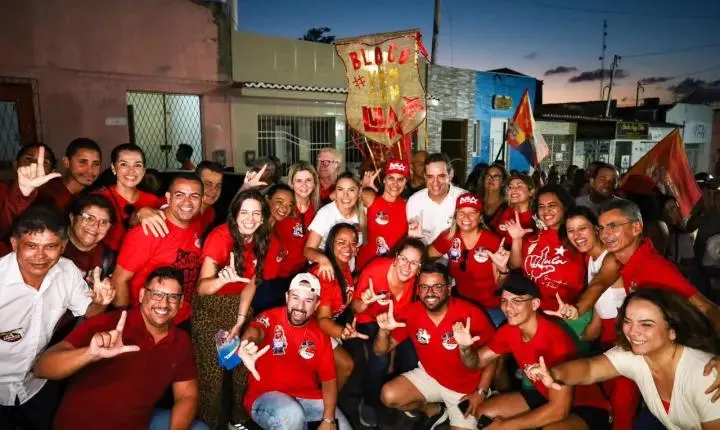Ouvindo e olhando no olho do povo, Cadu de Lula lidera grande caminhada nas Quintas e mobiliza a Zona Oeste de Natal