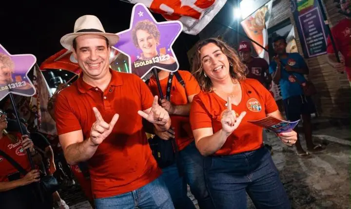 Samanda de Lula faz caminhada na Vila de Ponta Negra, onde começou sua história em Natal