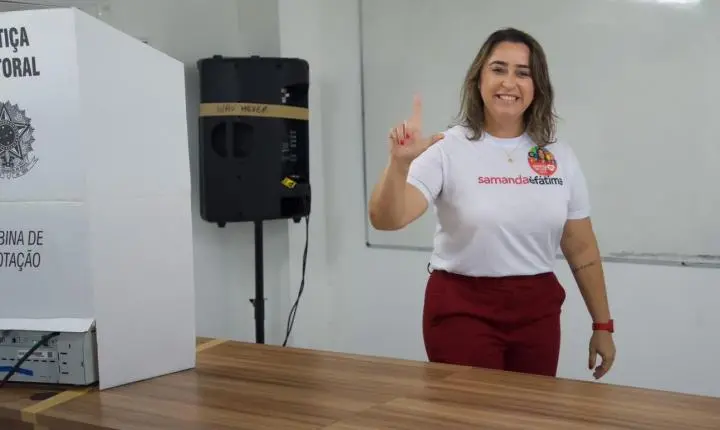 Samanda de Lula vota em Natal acompanhada da governadora Fátima Bezerra